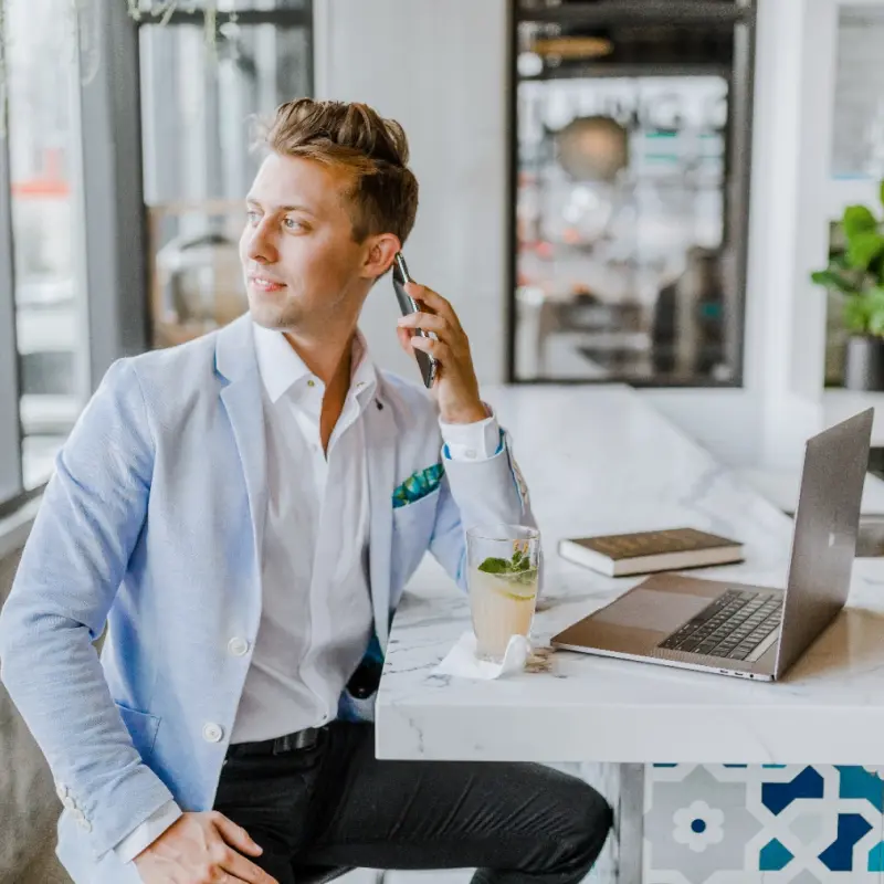 man-with-cellphone